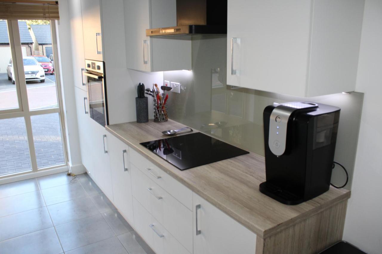Haven - Spacious Luxury Home Perfect For Families, Couples And Contractors! 5Mins To Xscape And Junction 32! คาสเซิลฟอร์ด ภายนอก รูปภาพ