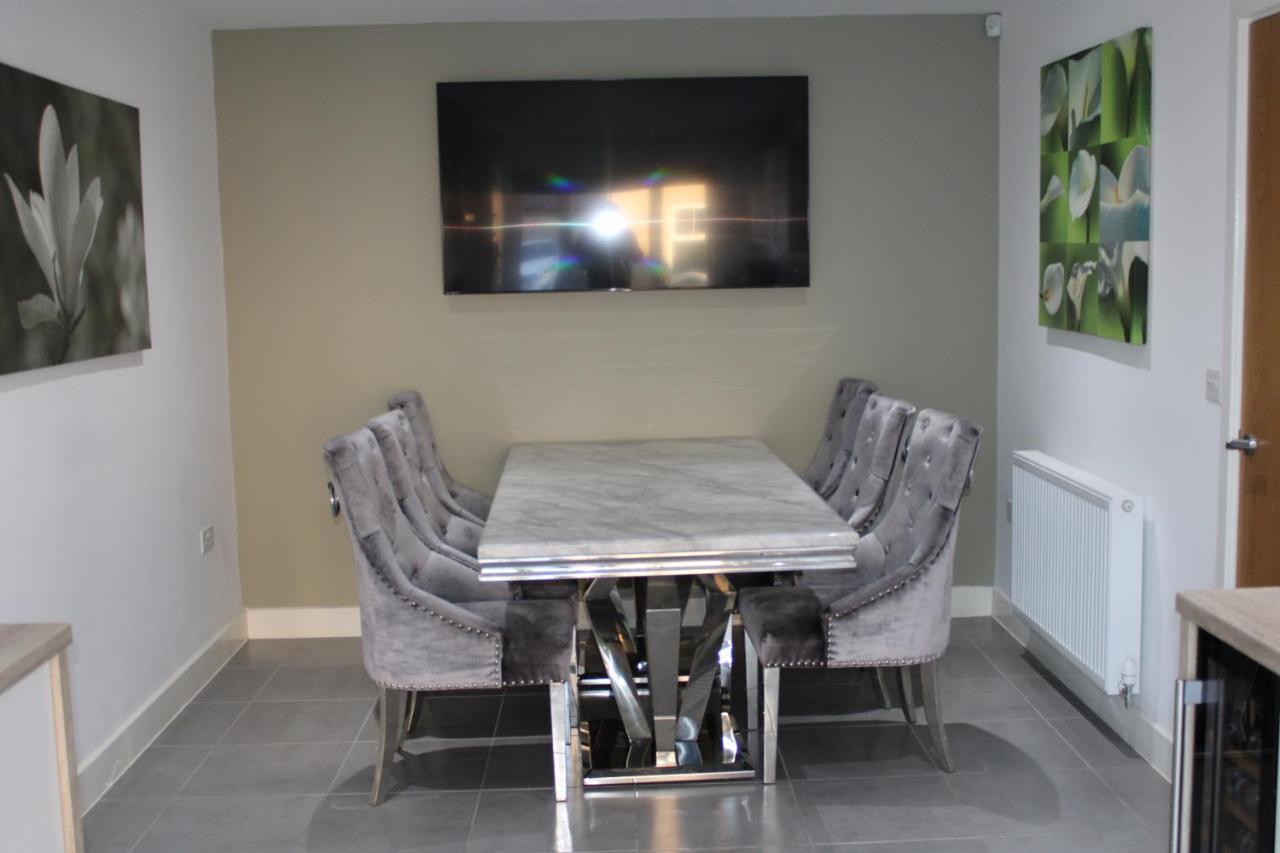 Haven - Spacious Luxury Home Perfect For Families, Couples And Contractors! 5Mins To Xscape And Junction 32! คาสเซิลฟอร์ด ภายนอก รูปภาพ
