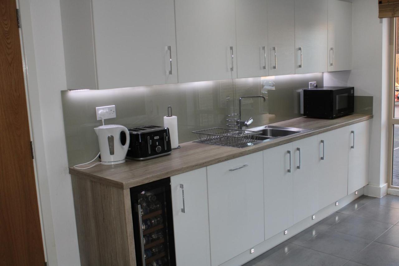 Haven - Spacious Luxury Home Perfect For Families, Couples And Contractors! 5Mins To Xscape And Junction 32! คาสเซิลฟอร์ด ภายนอก รูปภาพ