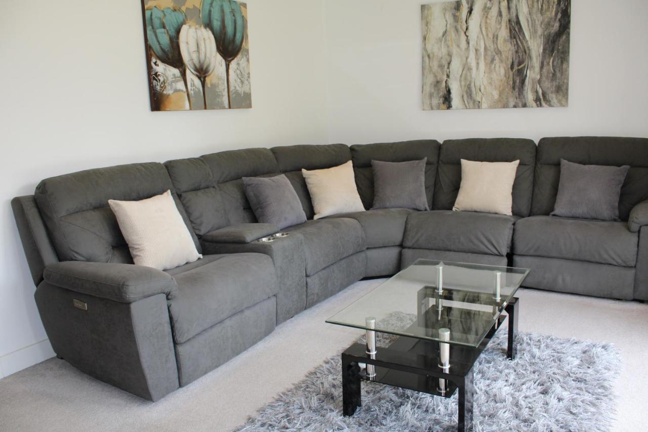 Haven - Spacious Luxury Home Perfect For Families, Couples And Contractors! 5Mins To Xscape And Junction 32! คาสเซิลฟอร์ด ภายนอก รูปภาพ