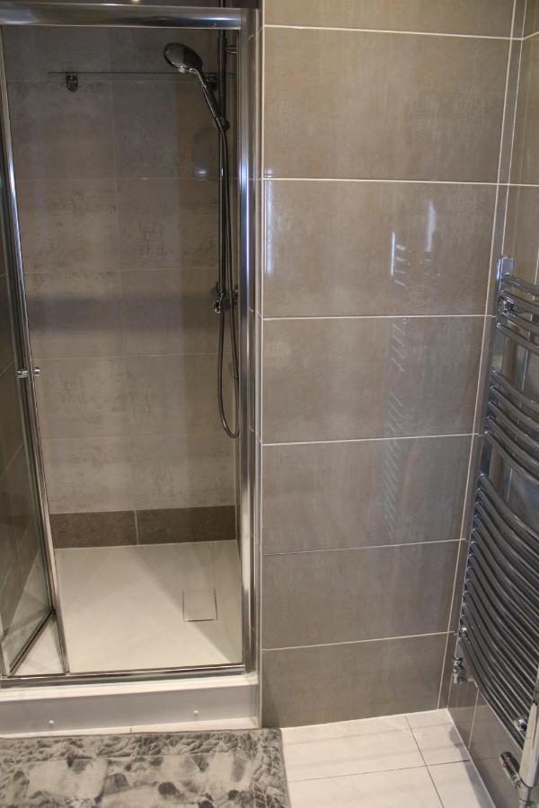 Haven - Spacious Luxury Home Perfect For Families, Couples And Contractors! 5Mins To Xscape And Junction 32! คาสเซิลฟอร์ด ภายนอก รูปภาพ